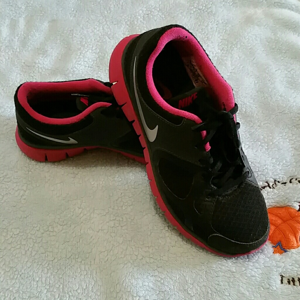 Nike sneakers size 7